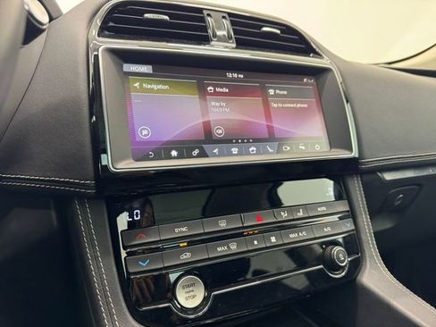 Used 2019 Jaguar F-PACE R-Sport image 43