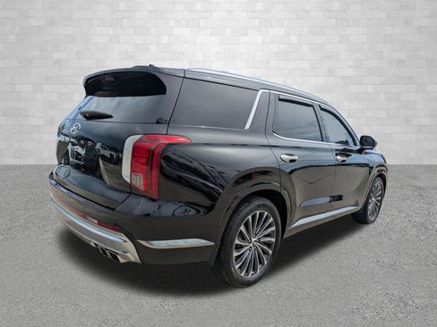 Used 2023 Hyundai Palisade Calligraphy FWD image 2