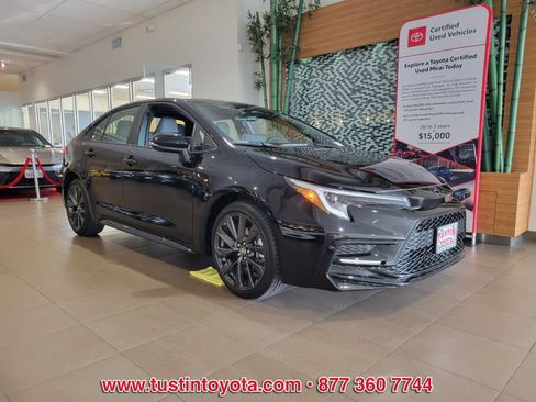 Certified 2025 Toyota Corolla SE w/ SE Premium Package image 2