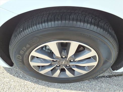 Used 2024 Chrysler Pacifica Limited FWD image 10