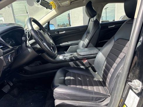 Used 2018 Ford Fusion SE w/ Equipment Group 201A image 9