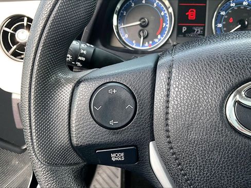 Used 2019 Toyota Corolla L image 18