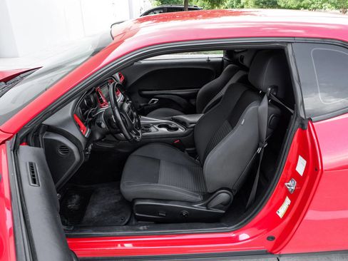 Used 2019 Dodge Challenger R/T RWD image 4