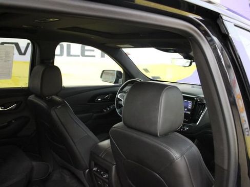 Used 2022 Chevrolet Traverse RS w/ LPO, Floor Liner Package AWD/4WD image 10