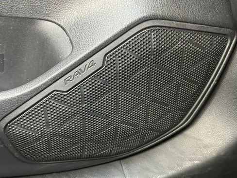 Used 2022 Toyota RAV4 XLE w/ Convenience Package image 19