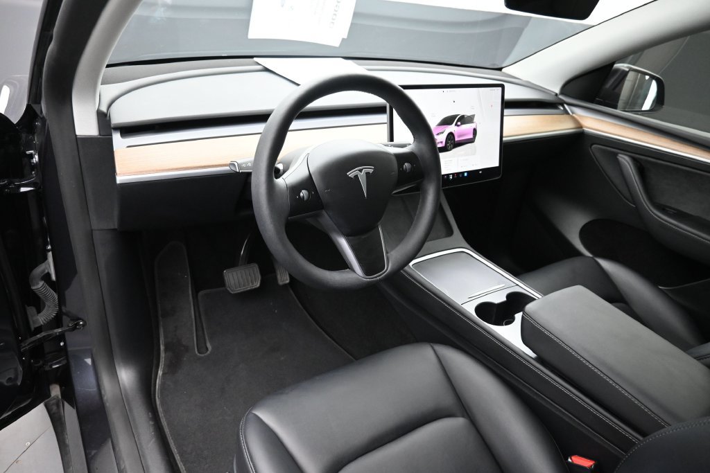 Used 2024 Tesla Model Y Long Range RWD image 13
