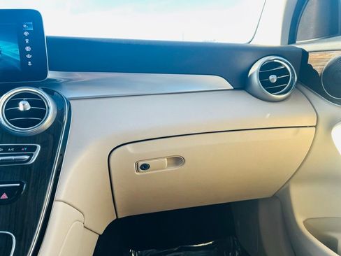 Used 2021 Mercedes-Benz GLC 300 GLC 300 image 36