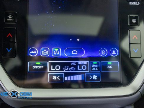 Used 2025 Subaru Crosstrek 2.5i Premium AWD/4WD image 19