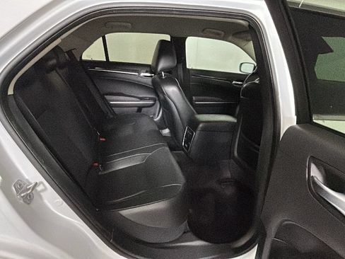 Used 2018 Chrysler 300 Limited AWD/4WD image 33