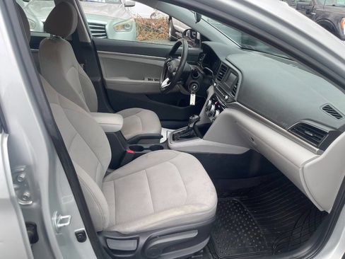 Used 2019 Hyundai Elantra SE image 26