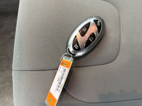 Used 2024 Hyundai Elantra SEL image 11