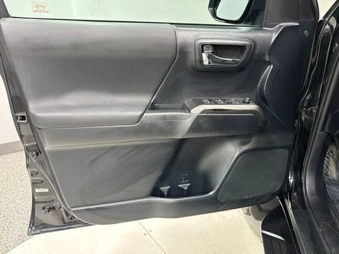 Used 2019 Toyota Tacoma SR AWD/4WD image 8