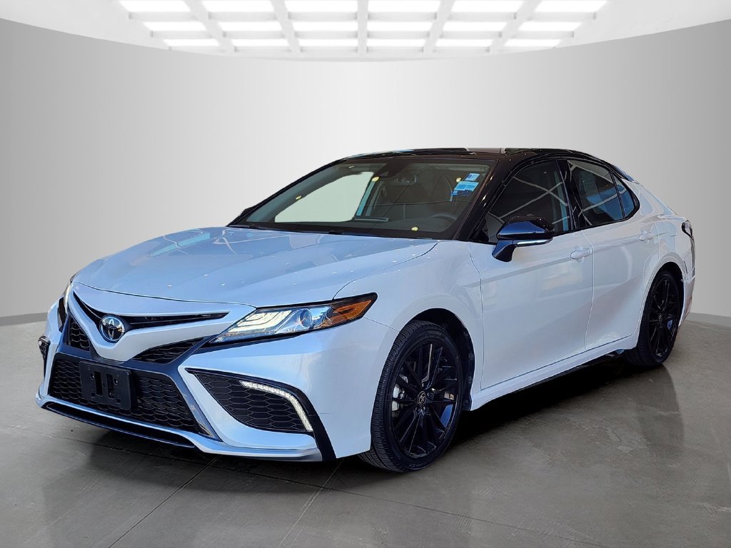 Used 2023 Toyota Camry XSE FWD image 9
