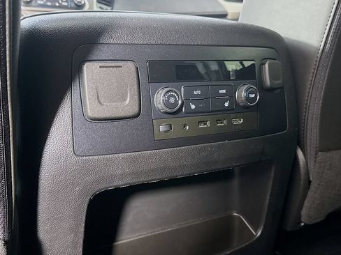 Used 2019 GMC Yukon Denali w/ Denali Ultimate Package AWD/4WD image 34