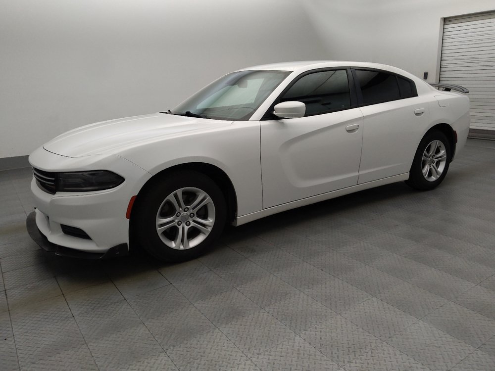 Used 2015 Dodge Charger SE RWD image 2
