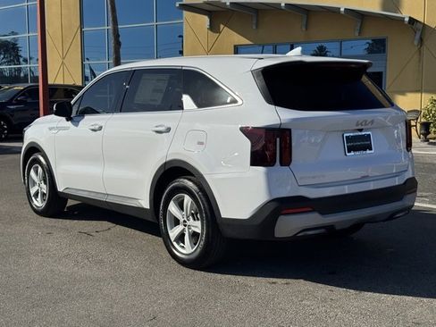 Certified 2025 Kia Sorento LX image 2