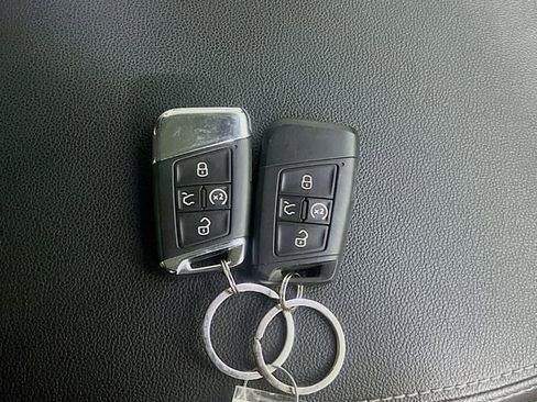 Used 2021 Volkswagen Atlas SEL Premium image 32