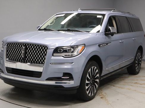 Used 2024 Lincoln Navigator L Black Label AWD/4WD image 8