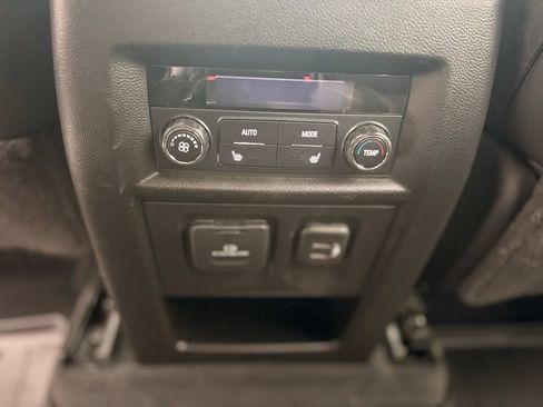 Used 2023 Chevrolet Traverse High Country image 13