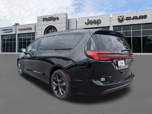 New 2026 Chrysler Pacifica Select image 6
