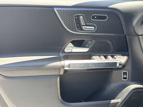 Used 2025 Mercedes-Benz GLB 250 image 11