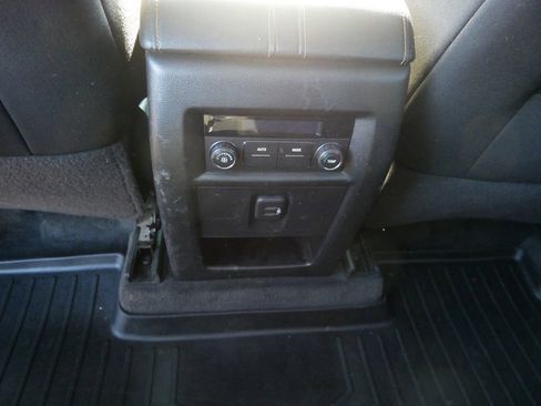 Used 2020 Chevrolet Traverse LT image 15