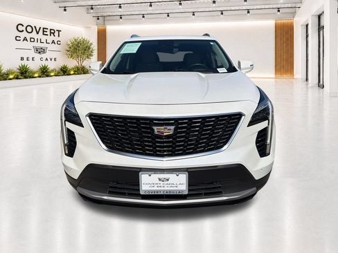 Used 2023 Cadillac XT4 Premium Luxury w/ Technology Package AWD/4WD image 3