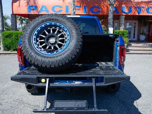 Used 2018 Ford F150 Raptor w/ Equipment Group 802A Luxury image 9