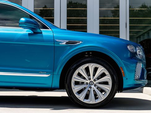 New 2025 Bentley Bentayga Extended Wheelbase image 7