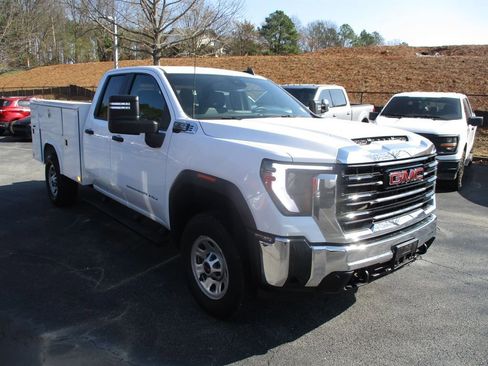 Used 2024 GMC Sierra 3500 Pro w/ Convenience Package image 2