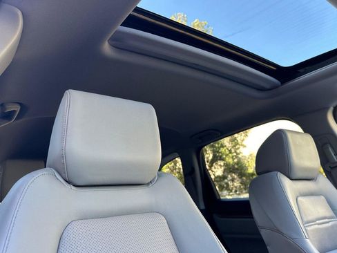 Used 2018 Honda CR-V Touring image 16