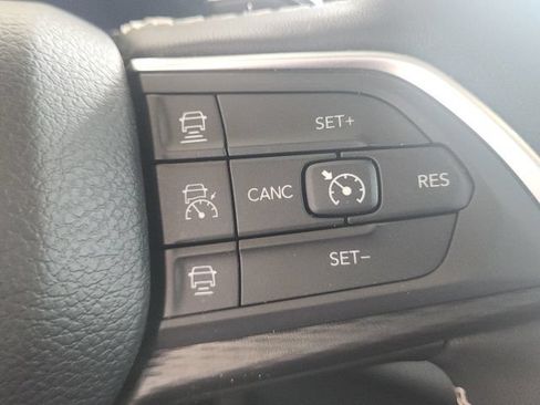 Used 2025 Jeep Grand Cherokee Altitude AWD/4WD image 30