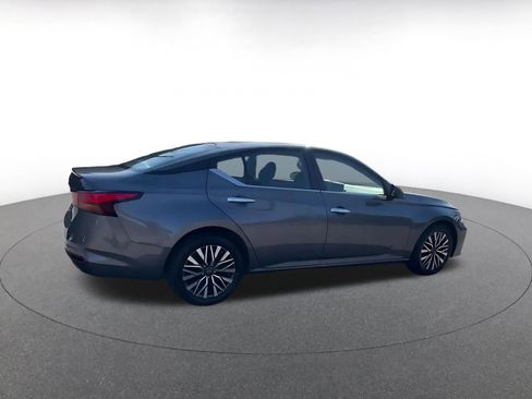 Used 2025 Nissan Altima 2.5 SV image 15