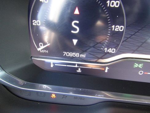 Used 2022 GMC Yukon XL SLE image 19