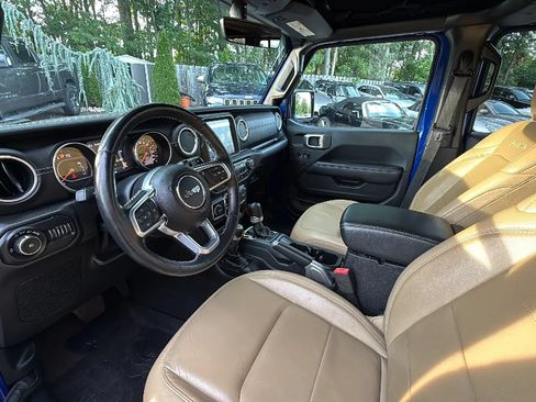 Used 2018 Jeep Wrangler Unlimited Sahara AWD/4WD image 17
