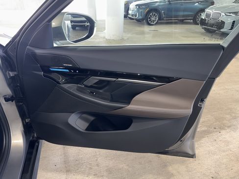 Certified 2025 BMW 530i image 9