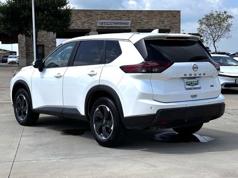 Used 2024 Nissan Rogue SV FWD image 6