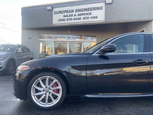 Used 2018 Alfa Romeo Giulia AWD image 9
