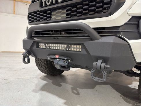 Used 2022 Toyota Tacoma TRD Sport w/ Technology Package image 12