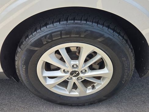 Used 2022 Kia Carnival LX FWD image 10