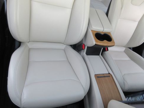 Used 2020 Tesla Model S Long Range Plus image 28