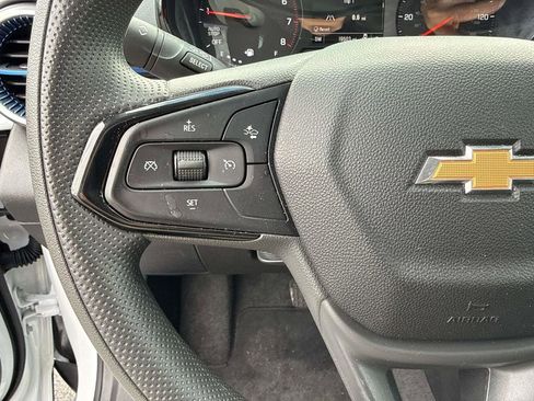 Certified 2025 Chevrolet Trax LS image 17