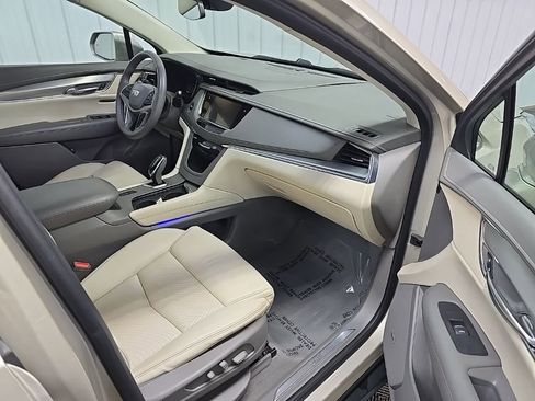 Used 2017 Cadillac XT5 Luxury w/ Driver Awareness Package image 16