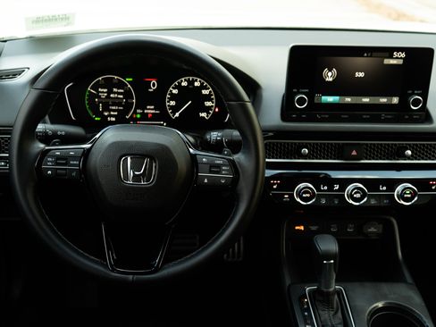 Certified 2025 Honda Civic Sport Touring image 26