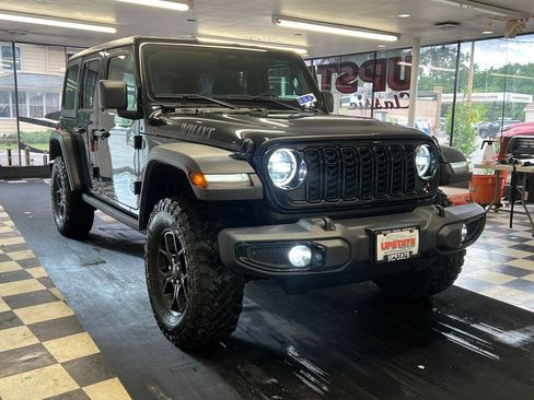 Used 2025 Jeep Wrangler Unlimited Sport AWD/4WD image 1