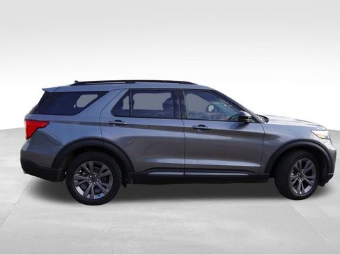 Used 2024 Ford Explorer XLT w/ Equipment Group 202A AWD/4WD image 2