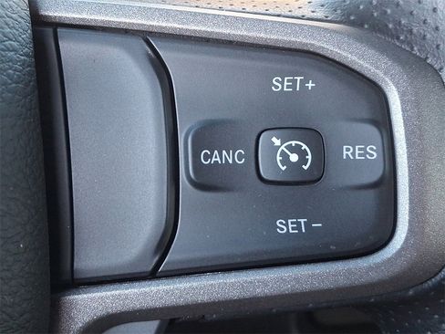 Used 2024 RAM 2500 Tradesman w/ Chrome Appearance Group image 20