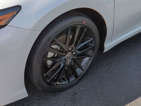 Used 2023 Toyota Camry XSE FWD image 11