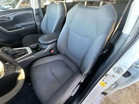 Used 2020 Toyota RAV4 LE image 13