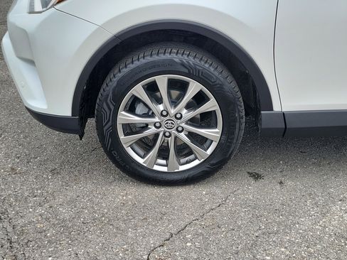 Used 2018 Toyota RAV4 Limited w/ Advanced Technology Package image 12